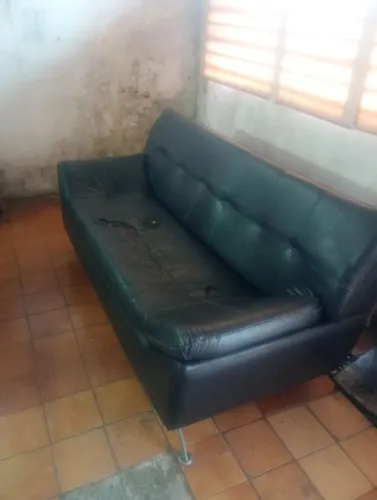 Sofá 3 lugares couro / entrego / aceito cartão 