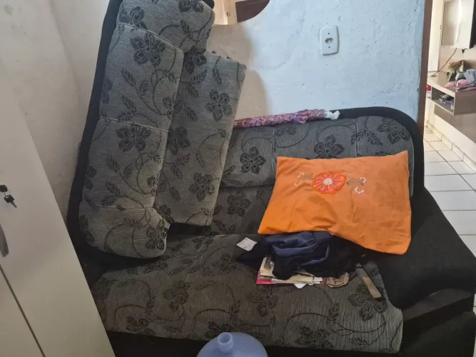 Vendo dois sofás modulares simples 200 os dois
