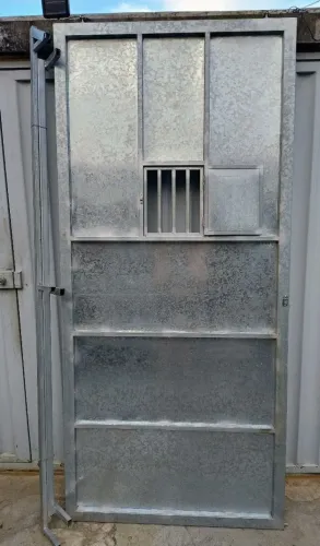 Porta galvanizada de correr trilho na parte superior