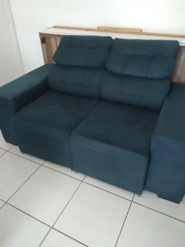 Sofa cama 2 lugares semi novo na cor verde veludo. 
