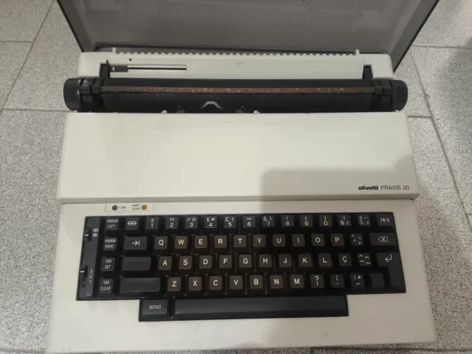 Máquina de datilografia, olivetti praxis 20