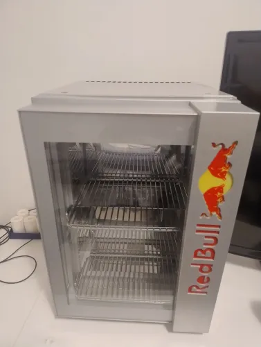 Geladeira Redbull 