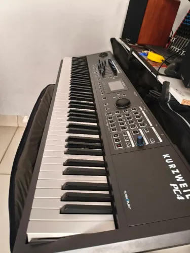 Teclado kurzweil PC4 88