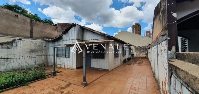 Terreno à venda em Maringá, Zona 7, com 301.4 m²