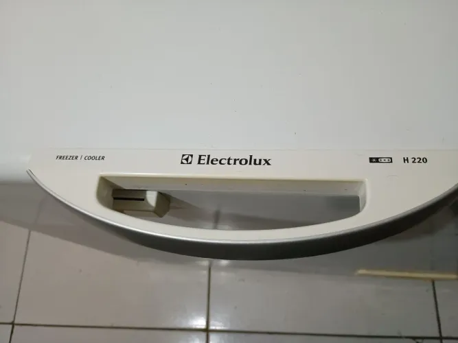Freezer/ cooler Eletrolux 1 porta.