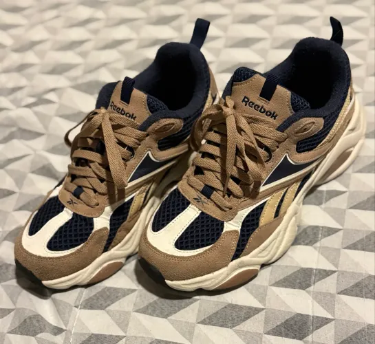 Tênis Reebok linha retrô tamanho 40/41