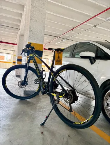 Bike TSW jump, aro 29, quadro 15,5. (ACOMPANHA UM TRANSBIKE THULE)