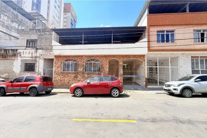 Excelente Casa Comercial reformada para locação no bairro São Mateus em Juiz de Fora - MG