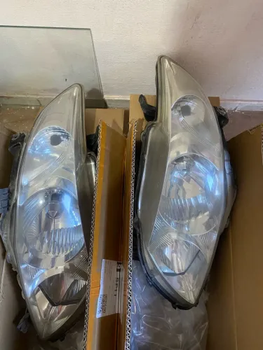 Vendo farol de corolla ano 2010