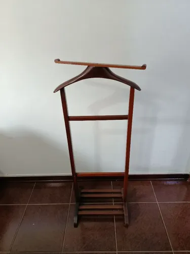 Cabideiro de madeira valet