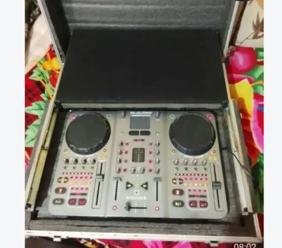 MESA CONTROLADORA PARA DJ