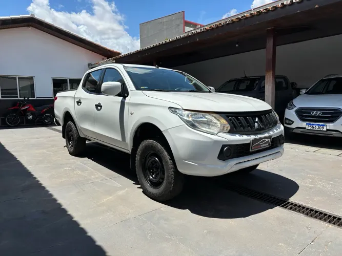 Mitsubishi L200 Tri. Outd. GLX 2.4 CD 4X4 Die. MEC 2022