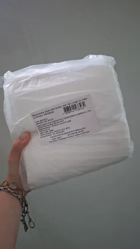MÁSCARA DESCARTÁVEL EM TNT COM FILTRO