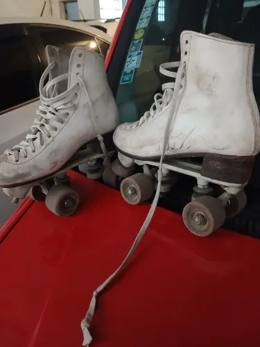   100 reais  Patins da marca RYE de ótimo qualidade e durabilidade usado tamanho 33 