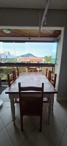 Mesa retangular com 6 cadeiras