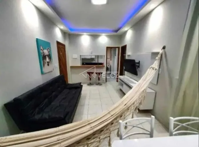 Apartamento - / Residencial / Glória