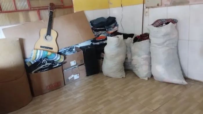 Roupa de bazar e cruzetas