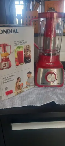Liquidificador Mondial vermelho