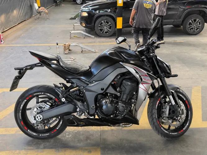 Z1000 preto fosco ful led impecável