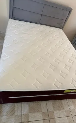 Vende-se cama Queen 