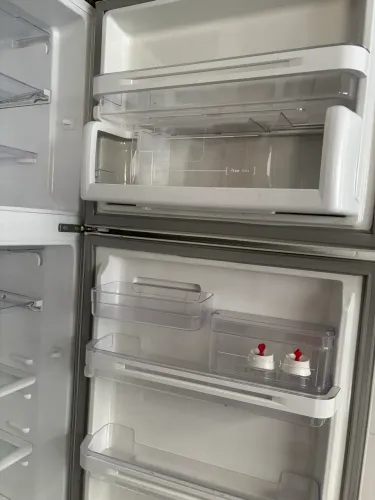 Geladeira semi nova Eletrolux 485litros