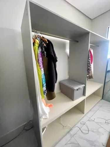 Arara de roupa super moderna bem grande 