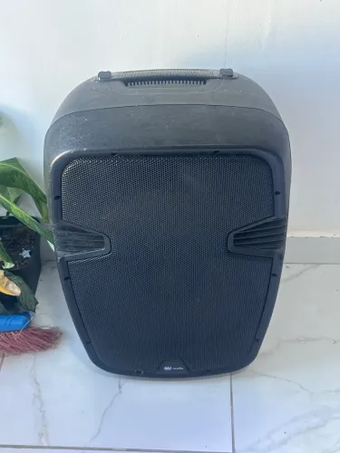 Caixa de som tipo PA COM pedestal e dois microfones sem fio