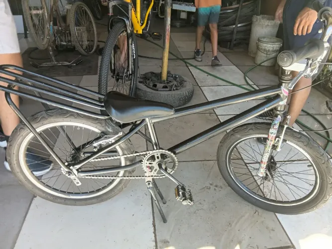 Bicicleta para dar grau 