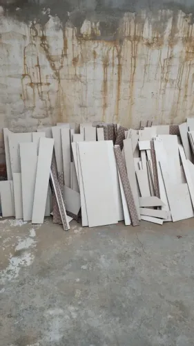 Retalhos de porcelanato pra doação 