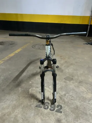 Suspensão rock shox