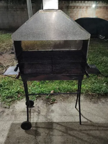 Vendo Churrasqueira de espetinho