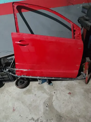 Porta UP Tsi com pequena avaria 