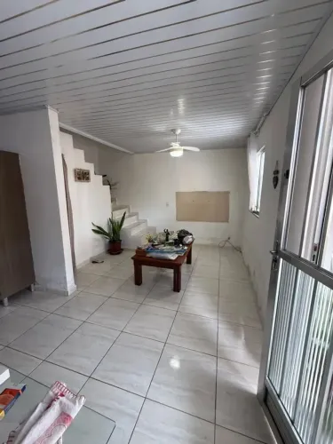 CASA COM 2 QUARTOS EM VARGEM GRANDE - ACEITO ENTRADA