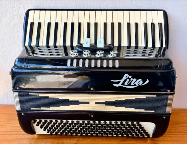 Acordeon Lira 120 baixos