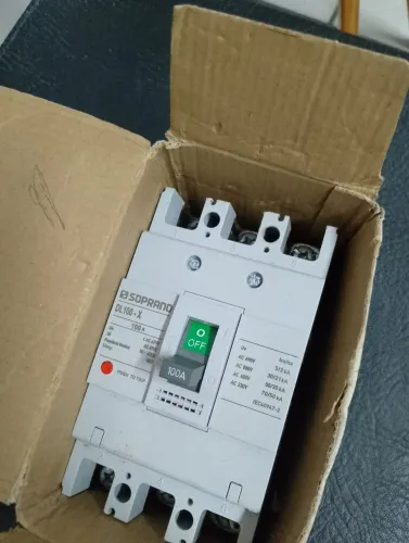 Disjuntor caixa moldada trifásico 100a