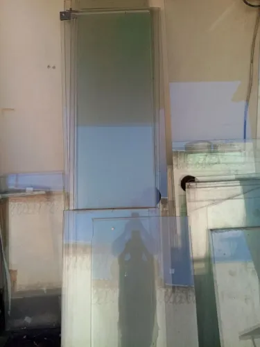 Vende-se vidro comum para recorte
