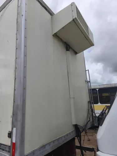 Bau Refrigerado Funcionando Caminhão
