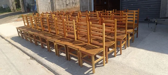 Cadeira de madeira maciça ANATÔMICAS $ 240,00 cada no Pix novas e a pronta entrega