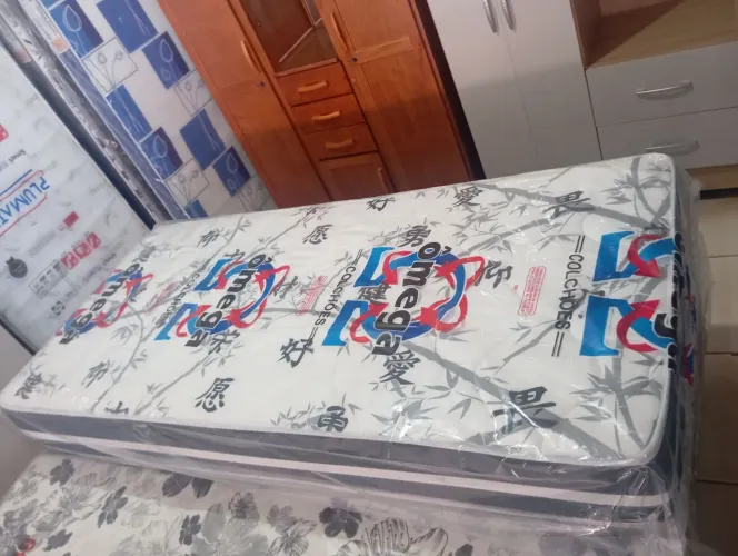 Colchão de solteiro NOVO espuma d65