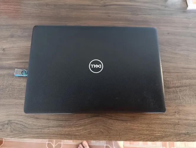 Dell Inspiron 15 P75F funcionando 100%