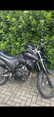 Moto impecável