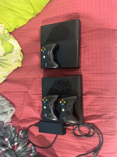 Xbox 360 com defeito e 3 controles com defeito