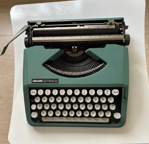 Olivetti Lettera 82 Máquina De Escrever Vintage Original (Usado)