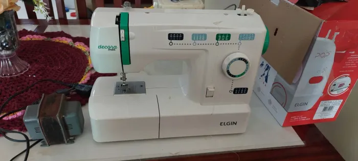 Maquina de costura Elgin