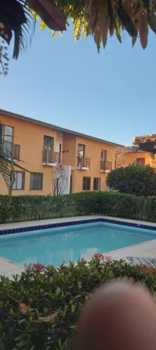 Praia de Itapuã-Casa 2/4, Ar, Piscina, Internet, Porteiro 24Hs, Garagem,100m da Praia