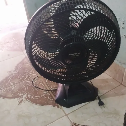 Vendo ventilador semi novo