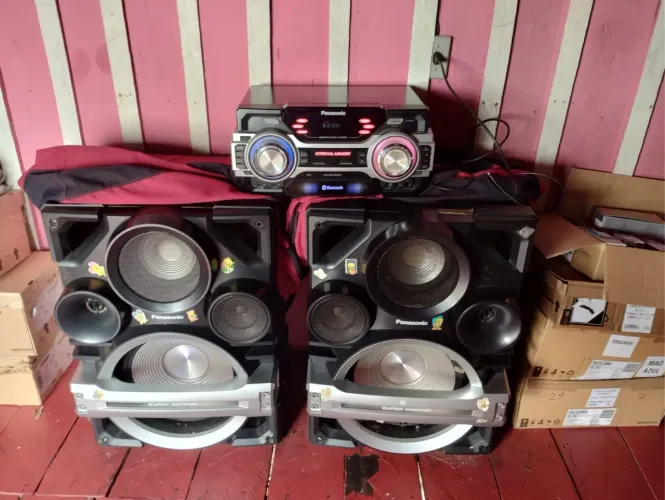 Vende se esse aparelho de som