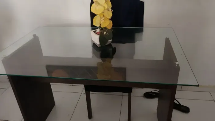 mesa madeira tampo de vidro