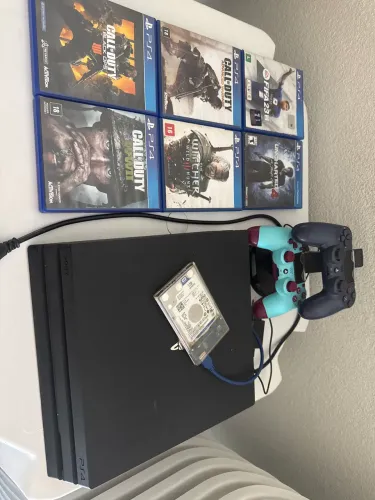 PS4 Pro CUH-7215 PS4 Pro CUH-7215 * 2 controles* SSD de 256 GB * HD de 1 TB