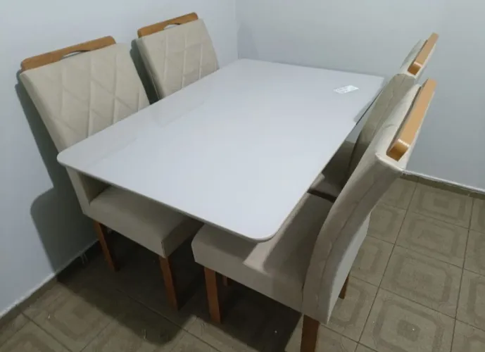 Mesa de jantar 120 com 4 cadeiras MDF